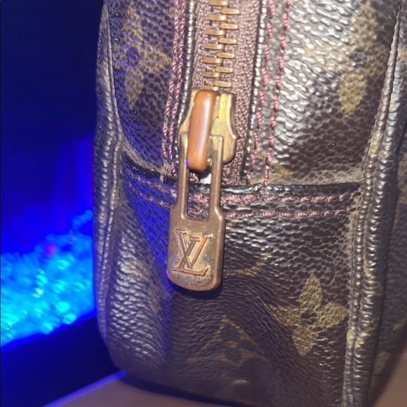 Vintage Louis Vuitton Dark Brown Monogram Toiletry Bag With Wear - Picture 3 of 9